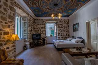 Апартаменты Royal House Котор Улучшенные апартаменты-1